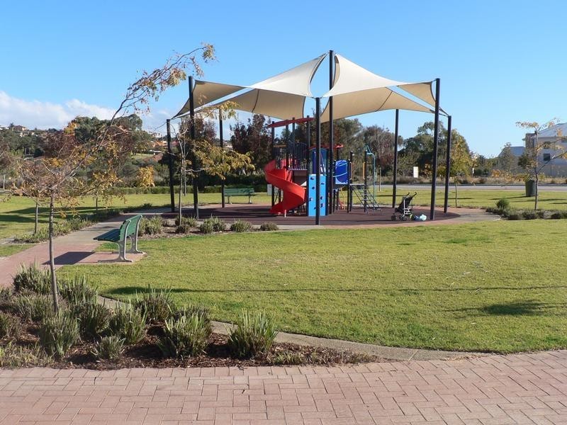 6 Pallarup Brace, Munster WA 6166