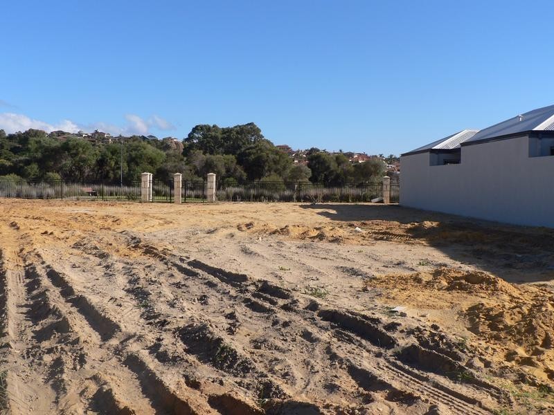 6 Pallarup Brace, Munster WA 6166