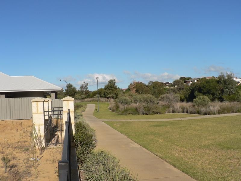 6 Pallarup Brace, Munster WA 6166