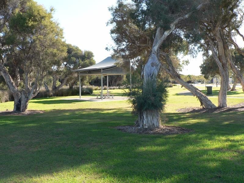 6 Pallarup Brace, Munster WA 6166