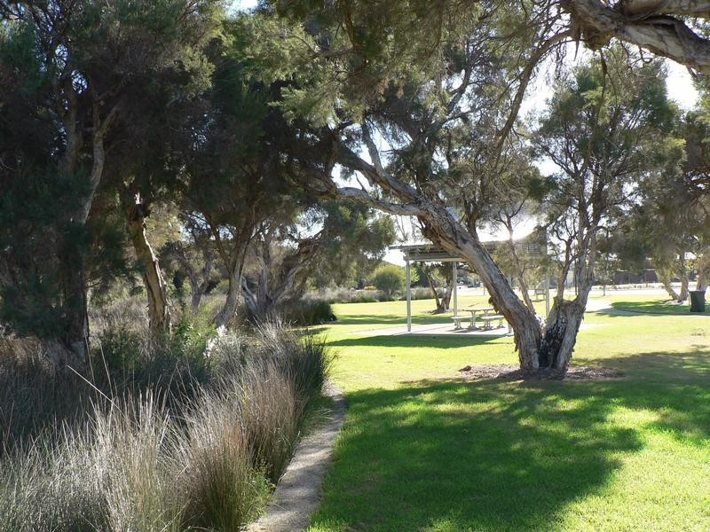 6 Pallarup Brace, Munster WA 6166