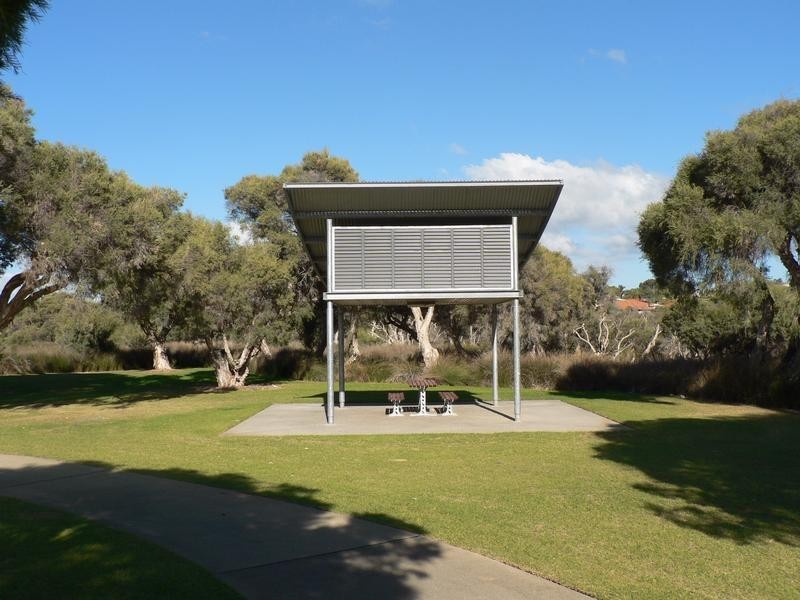 6 Pallarup Brace, Munster WA 6166