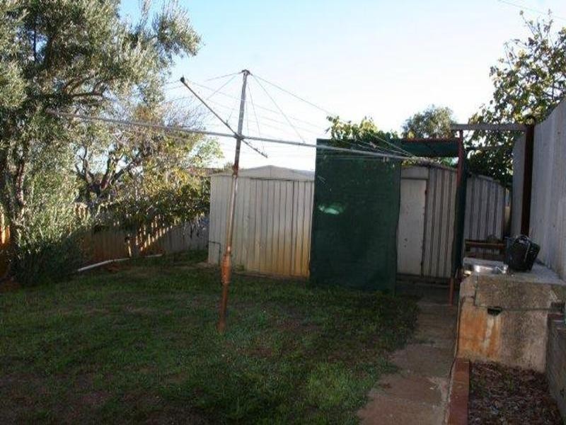 31 Wheeler Road, Hamilton Hill WA 6163