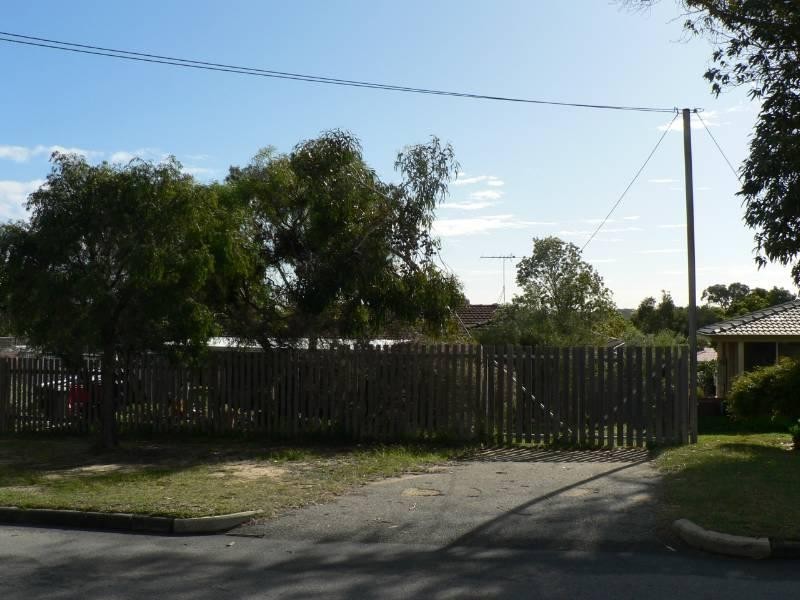 4 Pass Crescent, Beaconsfield WA 6162