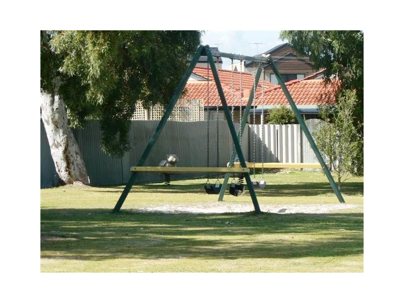 2/11 Boyd Crescent, Hamilton Hill WA 6163