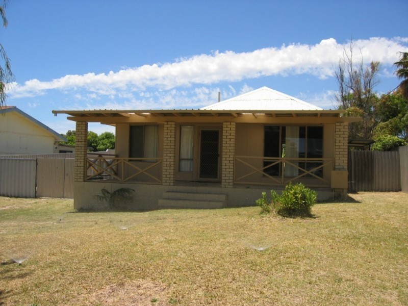 16 Reveley Street, Waikiki WA 6169