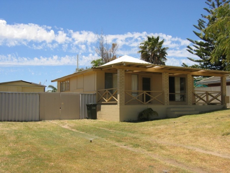 16 Reveley Street, Waikiki WA 6169