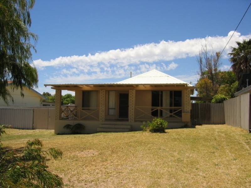 16 Reveley Street, Waikiki WA 6169