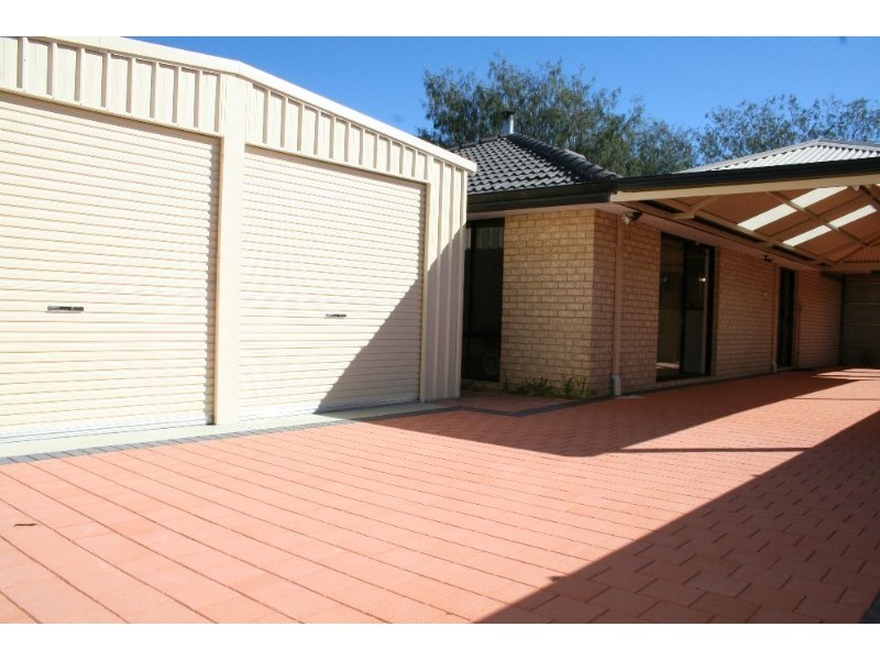 8 Lesueur Drive, Beeliar WA 6164