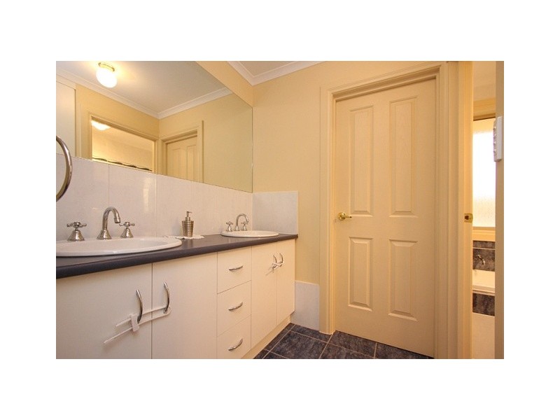 12 Selway Place, Evanston Park SA 5116