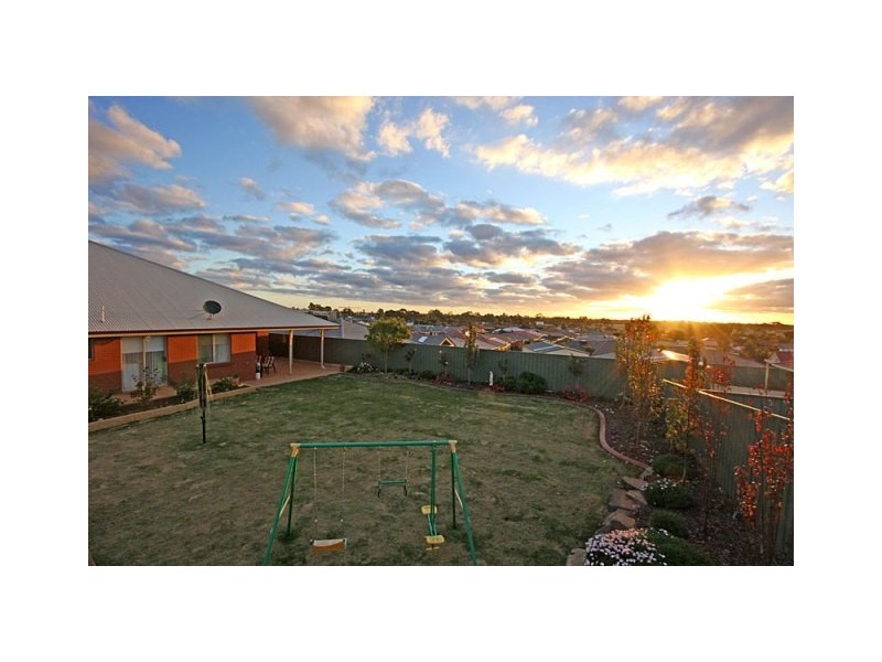 12 Selway Place, Evanston Park SA 5116