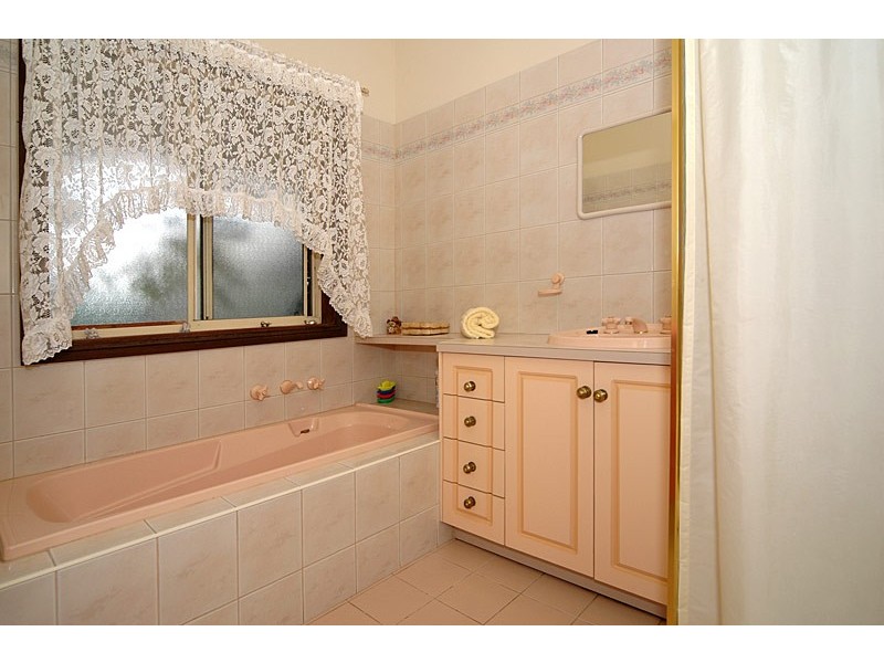 1 Rose Avenue, One Tree Hill SA 5114