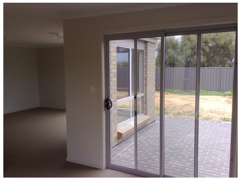 1 Almond Circuit, Munno Para West SA 5115