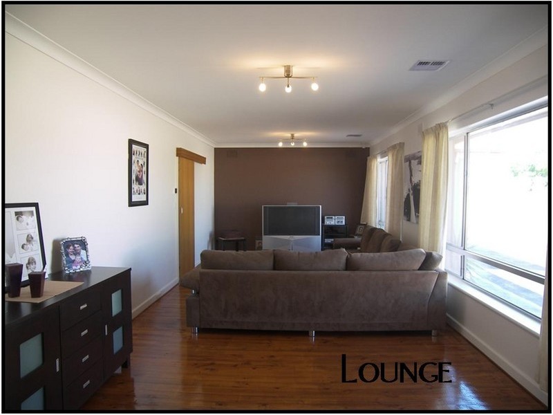 6 McGonigal Drive, Willaston SA 5118