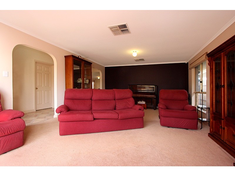 4 Queens Court, Blakeview SA 5114