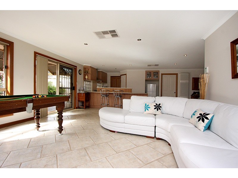 19 Rossiter Drive, Evanston Park SA 5116