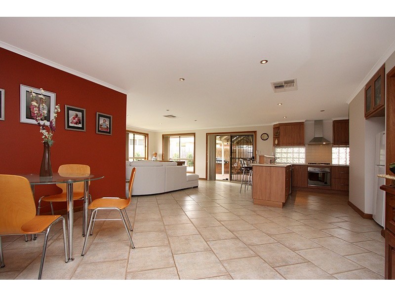 19 Rossiter Drive, Evanston Park SA 5116