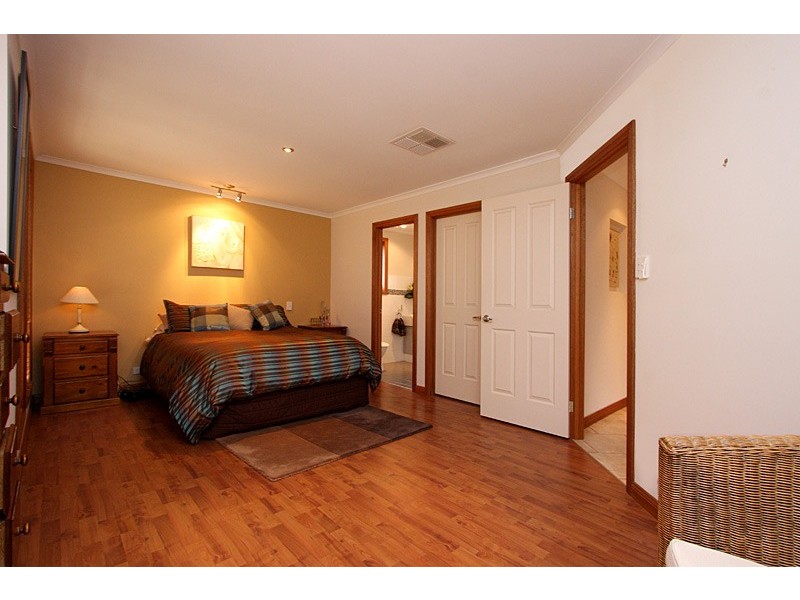 19 Rossiter Drive, Evanston Park SA 5116