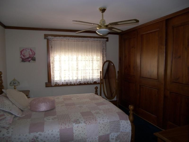 27 Whiteman Road, Williamstown SA 5351