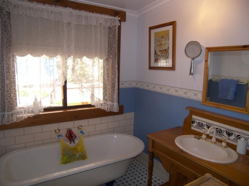 27 Whiteman Road, Williamstown SA 5351