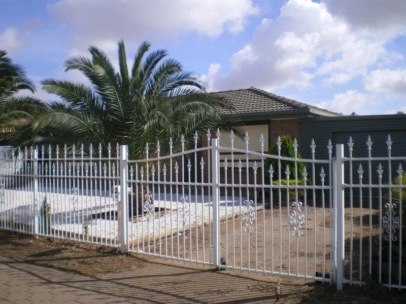 14 Bond Avenue, Burton SA 5110