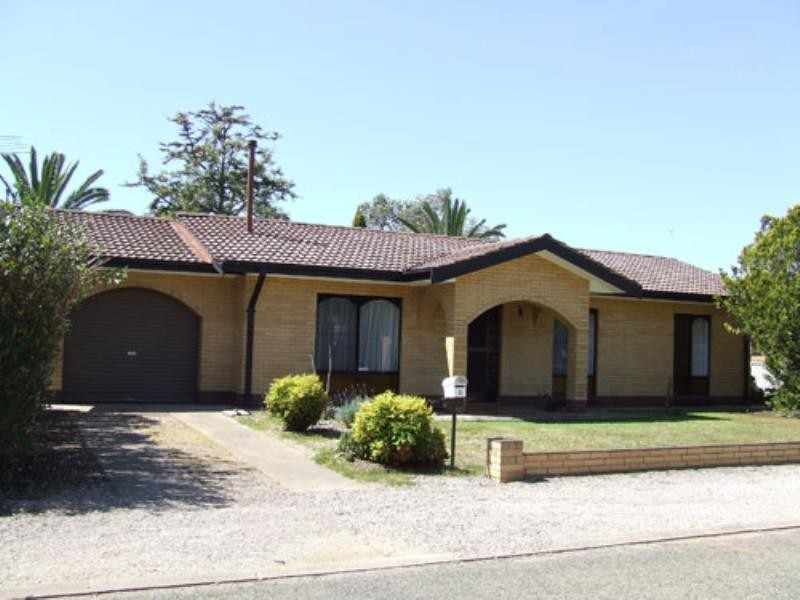 2 Jean Place, Riverton SA 5412