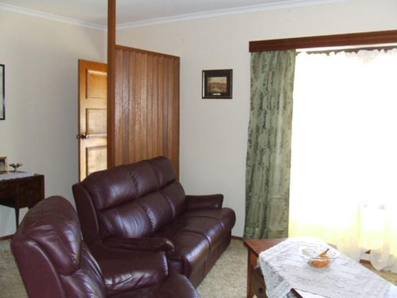 2 Jean Place, Riverton SA 5412