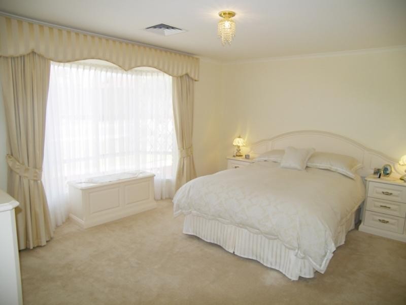 16 Witt Way, Evanston Park SA 5116