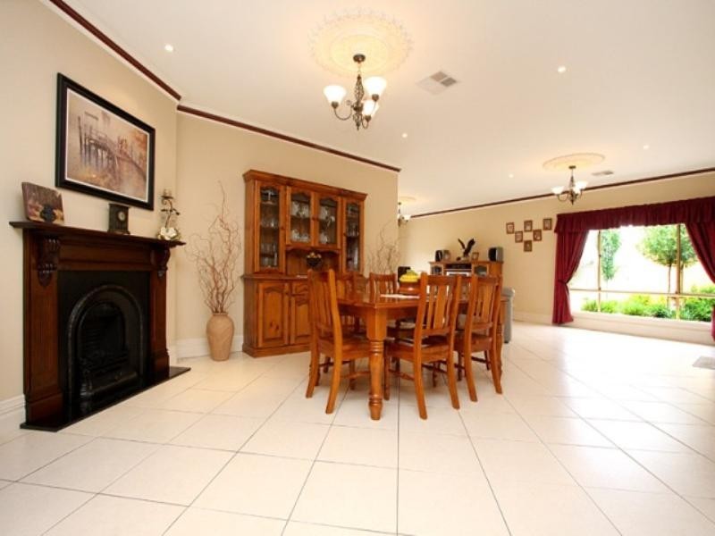 13 Creedon Close, Evanston Park SA 5116