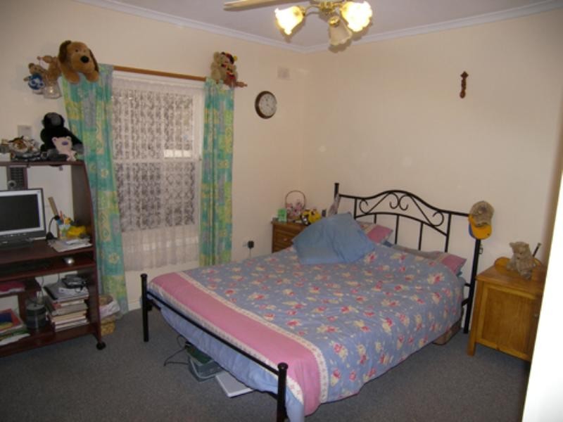 31 Winterbourne Road, Elizabeth Vale SA 5112