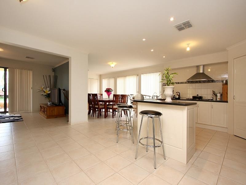 10 Burke Parade, Hewett SA 5118