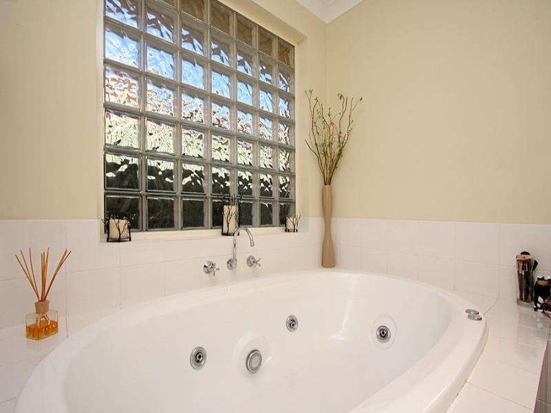 27 Falcon Drive, Hewett SA 5118