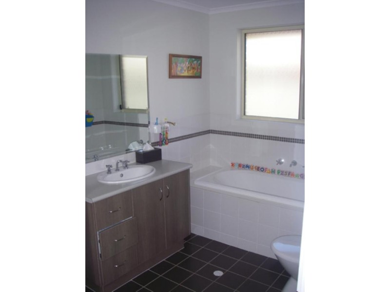 137 Lakeside Drive, Andrews Farm SA 5114