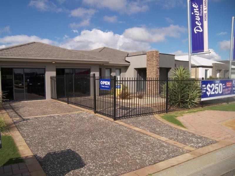 3 Lakeside Drive, Andrews Farm SA 5114