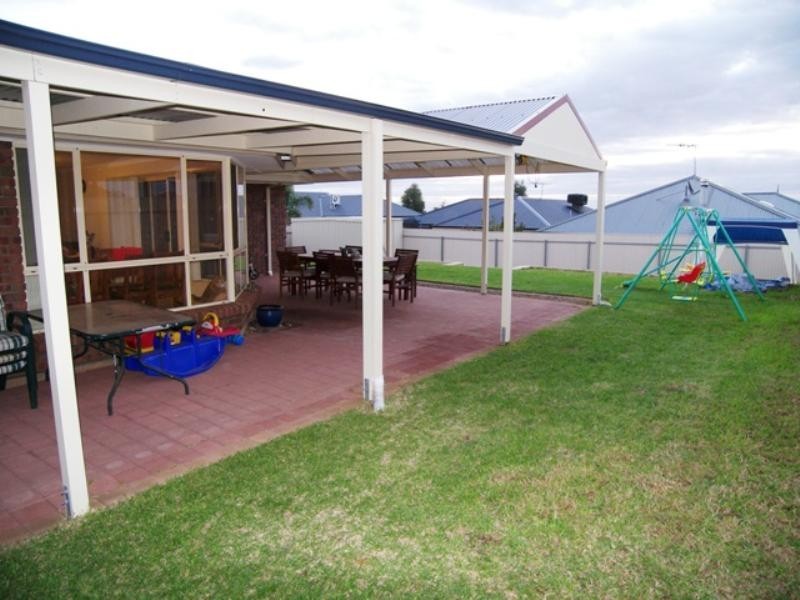 4 Chestnut Grove, Blakeview SA 5114