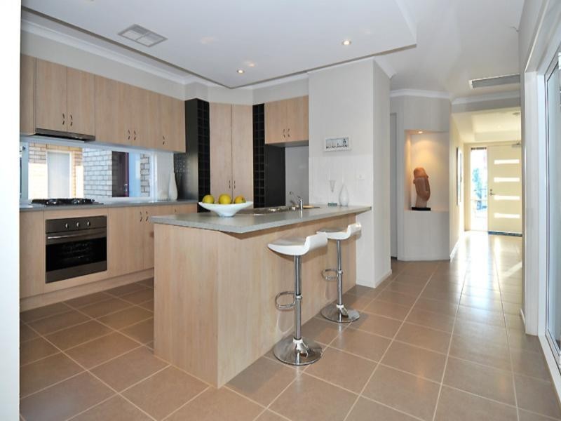 5 Lakeside Drive, Andrews Farm SA 5114