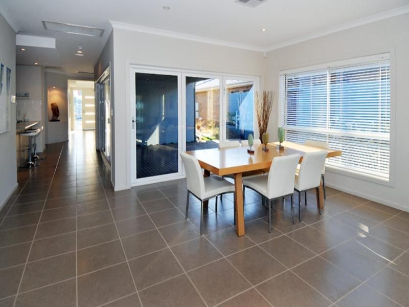 5 Lakeside Drive, Andrews Farm SA 5114