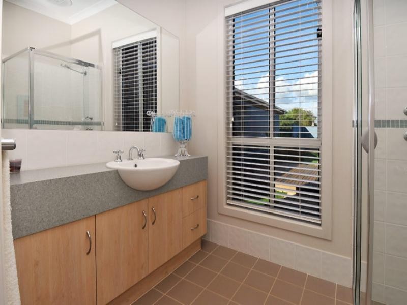 5 Lakeside Drive, Andrews Farm SA 5114