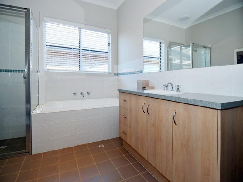 5 Lakeside Drive, Andrews Farm SA 5114