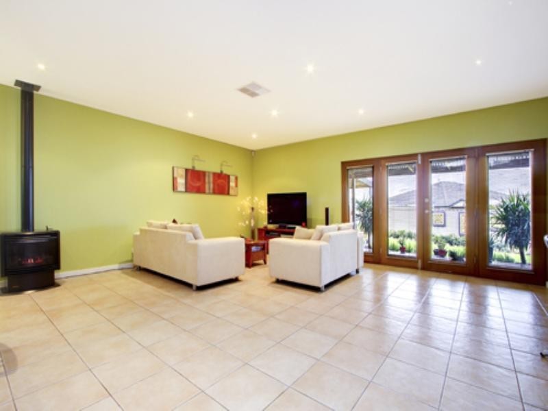 20 Rossiter Drive, Evanston Park SA 5116