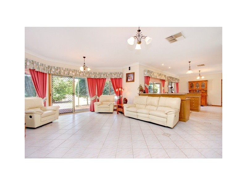 12 Coombs Court, Lewiston SA 5501