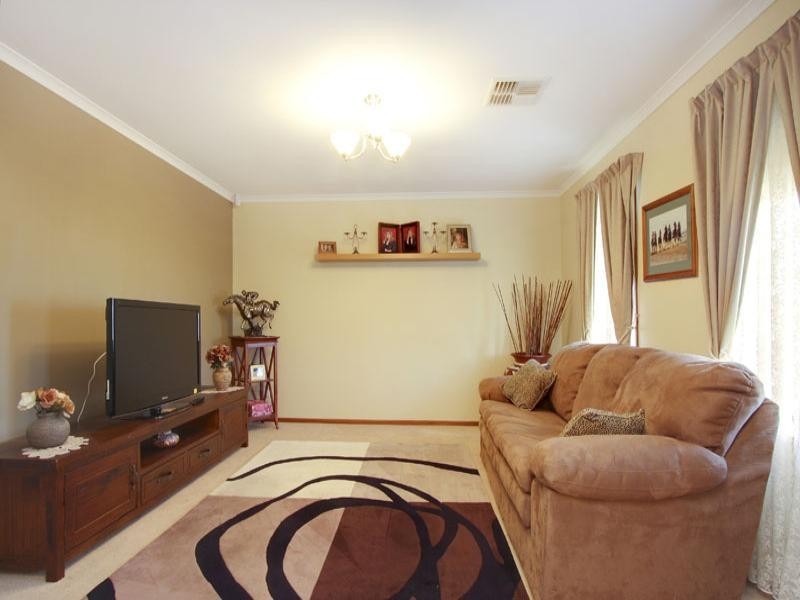 35 Gleeson Grove, Evanston Park SA 5116