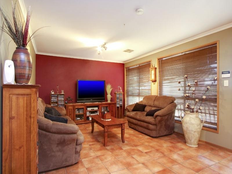 35 Gleeson Grove, Evanston Park SA 5116