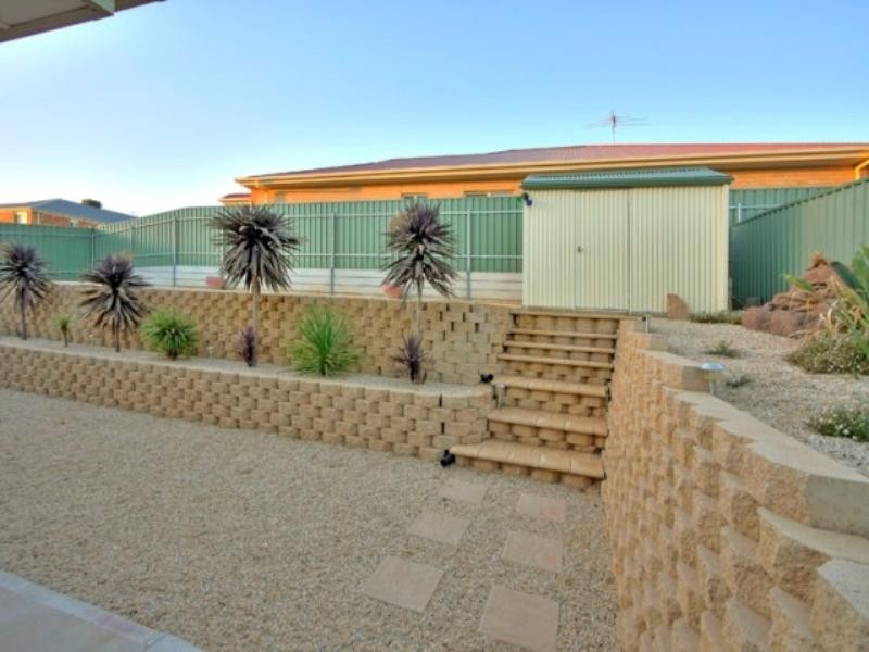 25 Falcon Drive, Hewett SA 5118