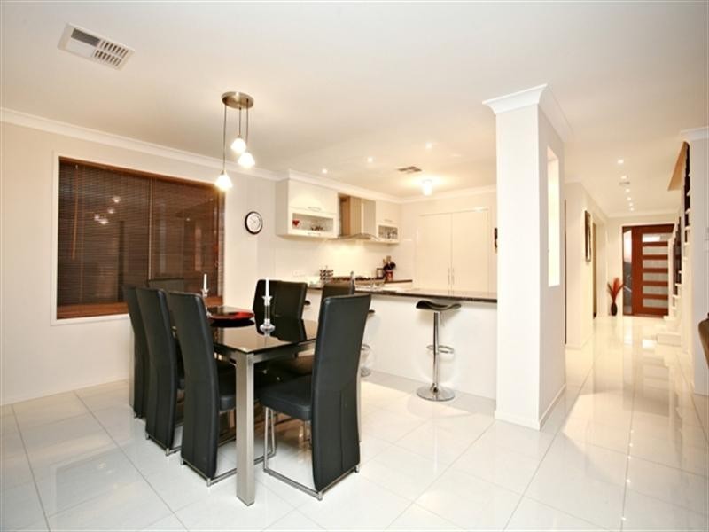 9 Thompson Circuit, Evanston Park SA 5116