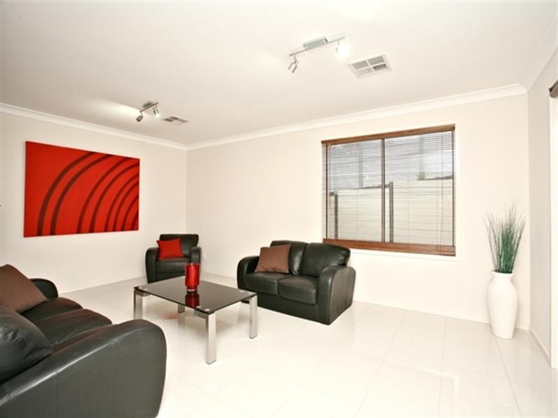 9 Thompson Circuit, Evanston Park SA 5116