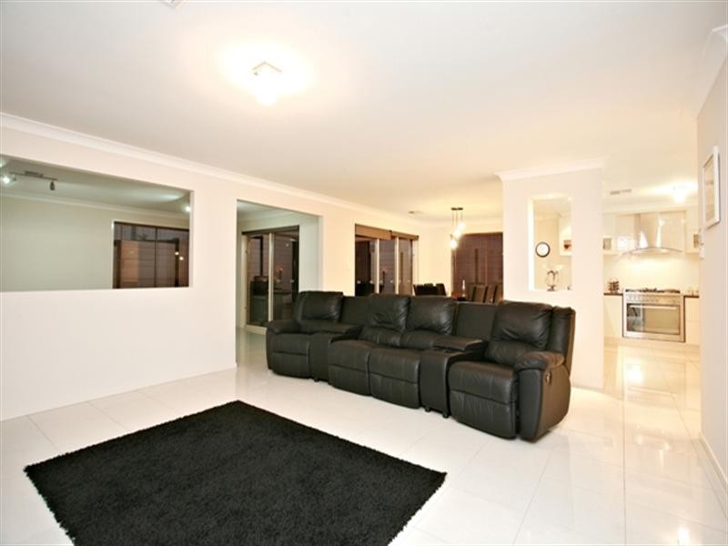 9 Thompson Circuit, Evanston Park SA 5116