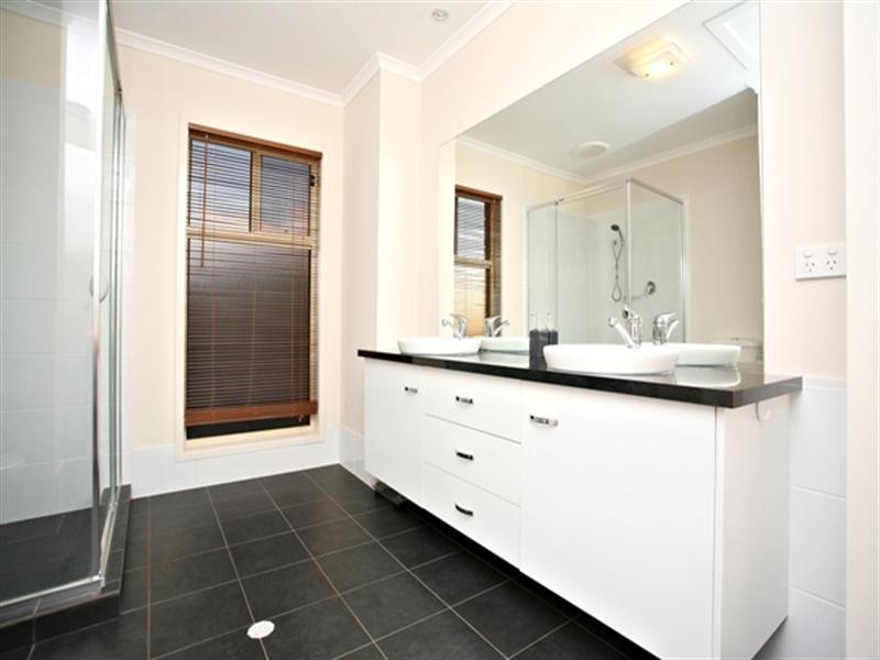 9 Thompson Circuit, Evanston Park SA 5116
