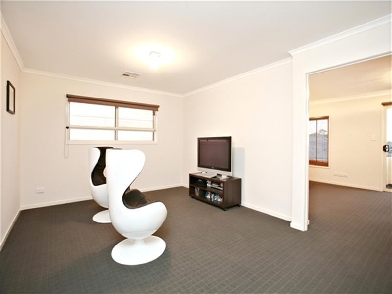 9 Thompson Circuit, Evanston Park SA 5116