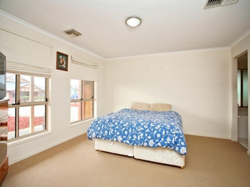 15 Oaklands Circuit, Hewett SA 5118